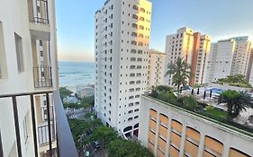 Apartamento 3 quartos , vista ao mar, Pitangueiras , 8 pessoas , 50 metros do mar